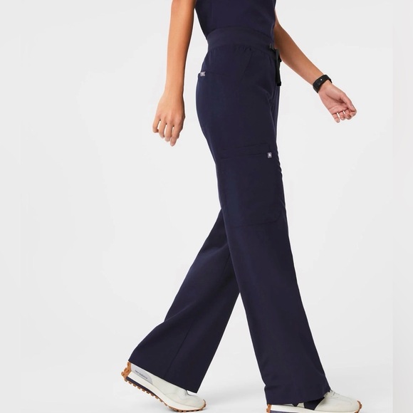 FIGS Isabel High Waist Wide Leg Scrub Pants M EUC 8 Pocket 1001566R - Picture 3 of 14